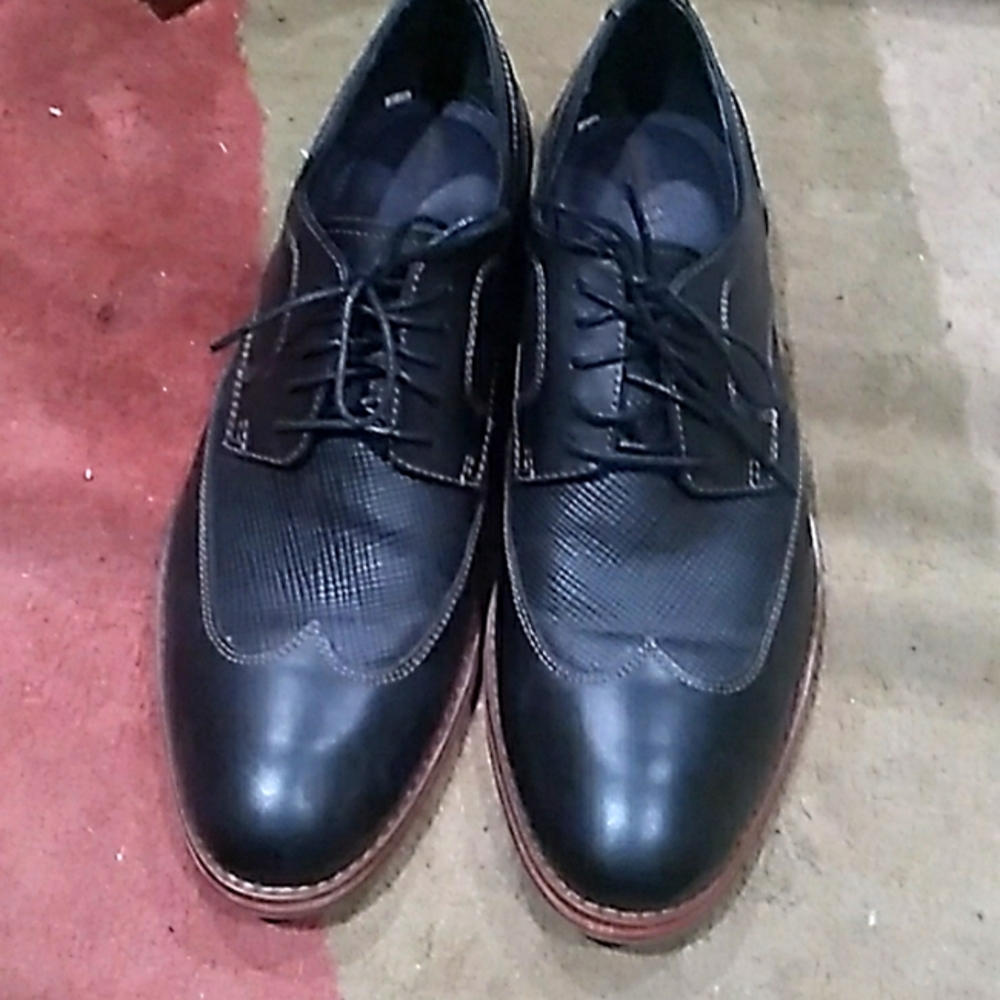 Men Johnston and Murphy dress shoes